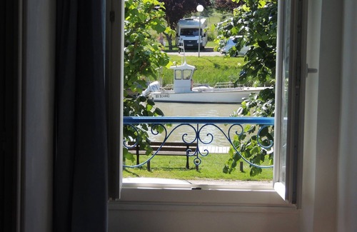 Mortagne-sur-Gironde House | Beautiful Charentais house with garden, sleeps 8 to 15, on the Giro estuary