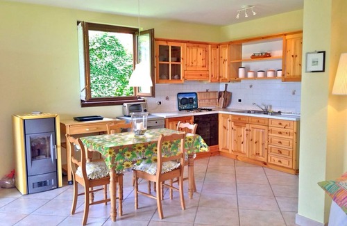 Agra Apartment | Beautiful garden apartment in a panoramic position high above Lake Maggiore