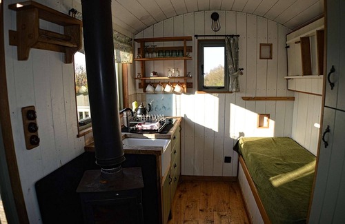 Badlesmere Cabin | Beautiful Glamping Hut in stunning rural location with Exclusive Hot Tub