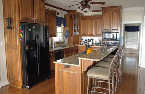 Hallieford House | Beautiful Golden View Bayfront Retreat