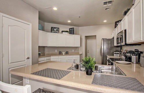 Alta Mesa House | Beautiful golf course gated community with private putting green, pool/hot tub!
