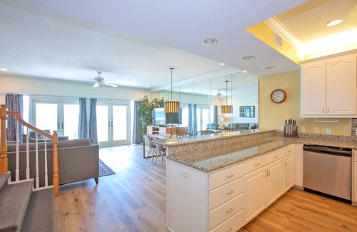 White Sands House | Beautiful Gulf Front Townhome on Pensacola Beach!