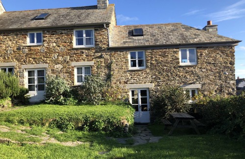 Trenance Cottage | Beautiful hand crafted cottage 5 minutes from sandy beach and rugged coastline!
