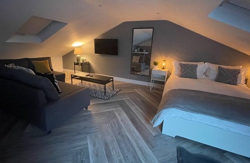 Combs Apartment | Beautiful Hidden High Peak Studio