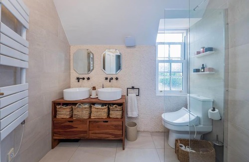 College Park and Old Oak House | Beautiful High end Home close to city center