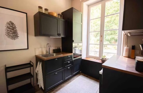 Vire House | Beautiful, Historic Manoir in Semi-rural Setting, Central to Tourist Sites