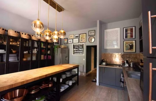 Vire House | Beautiful, Historic Manoir in Semi-rural Setting, Central to Tourist Sites