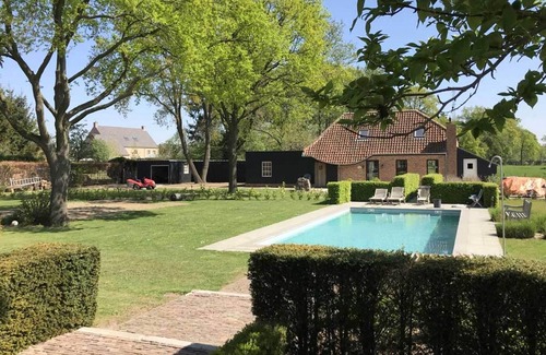 Balen House | Beautiful holiday home in Vlaanderen with shared pool