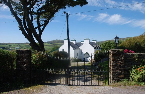 Goleen House | beautiful holiday resort at the south-west coast of Ireland, with swimming-pond,