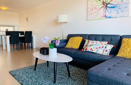 Hornsby Apartment | Beautiful Home close to Shopping Mall and Train Hornsby