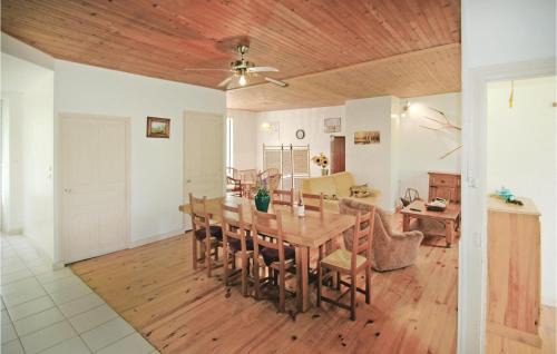 Riom-es-Montagnes House | Beautiful Home In Riom-Ès-Montagnes