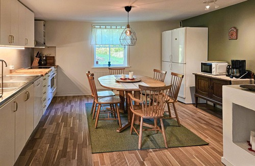 Almhult House | Beautiful home in älmhult with kitchen