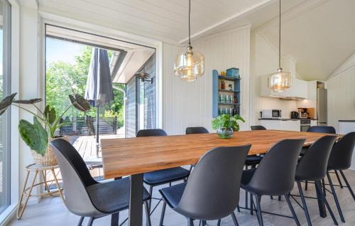 Femmøller House | Beautiful Home In Ebeltoft With Kitchen