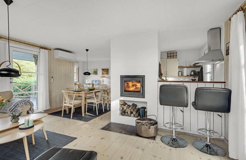 Haarby House | Beautiful home in Haarby with WiFi