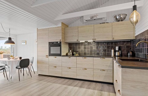 Hejsager Strand House | Beautiful home in Haderslev with WiFi