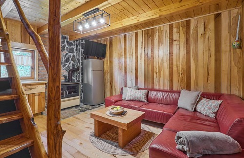Jakovlje House | Beautiful home in Kraljev Vrh with WiFi