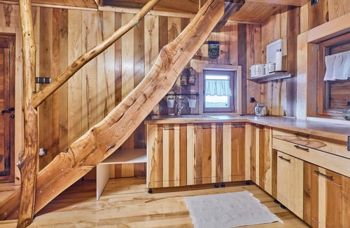 Jakovlje House | Beautiful home in Kraljev Vrh with WiFi