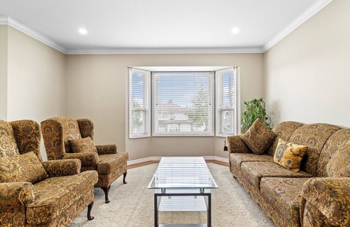 Langley House | Beautiful Home in Langley with Huge Patio