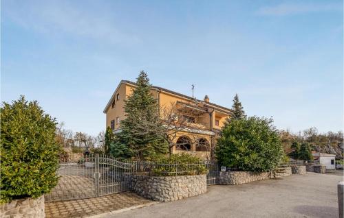 Bezjaki House | Beautiful Home In Marinici With Wifi