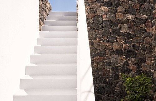 Kamari House | Beautiful Home in Santorini