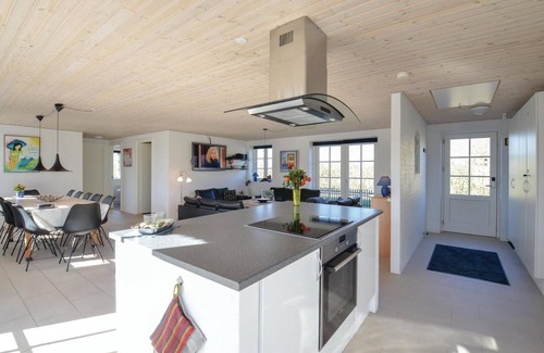 Øby House | Beautiful home in Ulfborg with WiFi