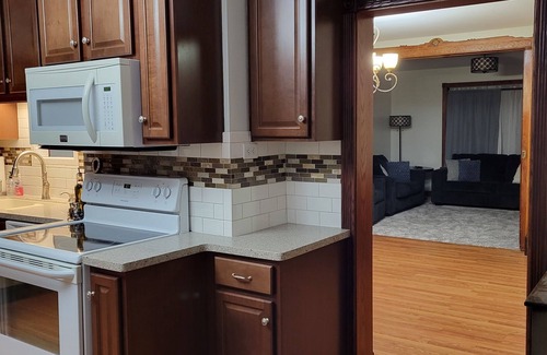 Neelyton Bed & Breakfast | Beautiful home with perfect location for EBT and train enthusiasts!