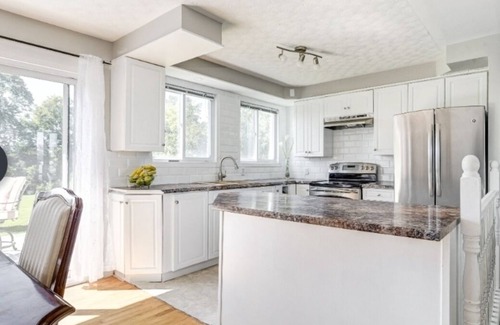 Embrun House | Beautiful Home with castor river view