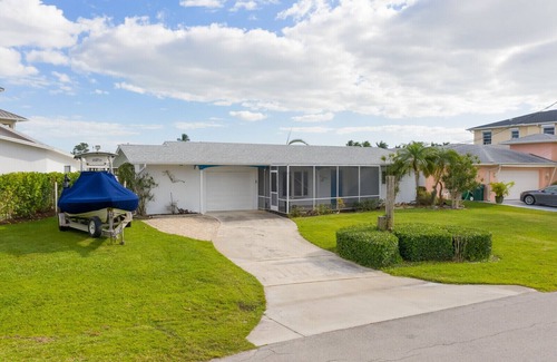 Isles of Capri House | Beautiful house on the bay, 5 minutes from keewaydin island in boat!
