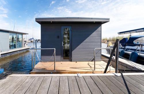 Volendam Boat Rental | Beautiful houseboat in Marina of Volendam, cleaning included