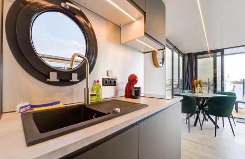 Volendam Boat Rental | Beautiful houseboat in Marina of Volendam, cleaning included