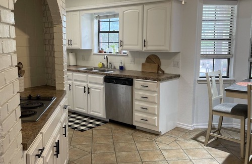 Sapulpa House | Beautiful King Suit w/Private Pool — 10mins from Tulsa!