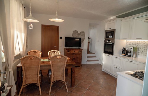 Torri del Benaco House | BEAUTIFUL LAKE OF GARDA VIEW, surrounded by greenery, WI-FI and AIR CONDITIONING included.