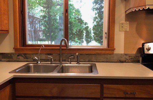 Ripon House | Beautiful Lake House Located on the Southern Shore.