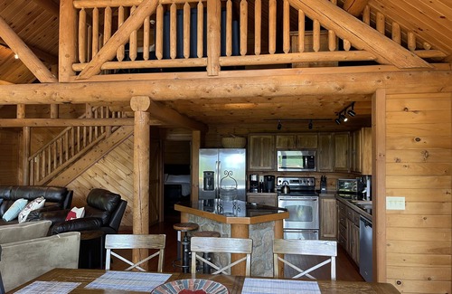 Lake Lure Cabin | 💖 Beautiful Lake Lure Log Cabin Home Amazing Mountain Views Fun Game Room 💖