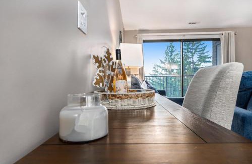 Acme Apartment | Beautiful Lake View Golf Course Condo