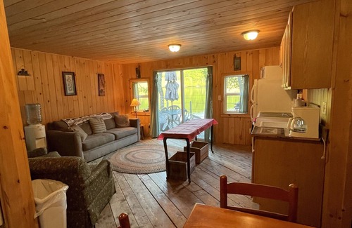 Newark Cabin | Beautiful Lakefront Cottage