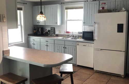 Sturbridge House | Beautiful Lakefront Home in Heart of Massachusetts Near Antiquing and Breweries