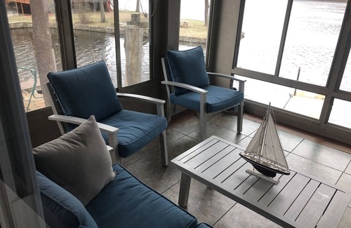 Sturbridge House | Beautiful Lakefront Home in Heart of Massachusetts Near Antiquing and Breweries