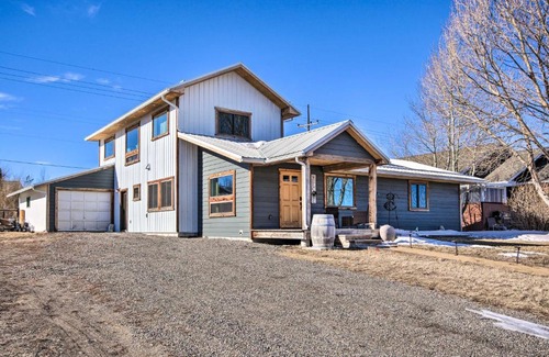 Livingston House | Beautiful Livingston Home with Mountain Views