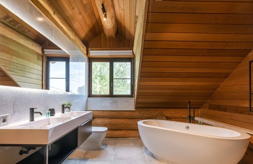 Velzeke-Ruddershove House | Beautiful log home with stunning views