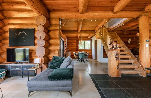 Velzeke-Ruddershove House | Beautiful log home with stunning views