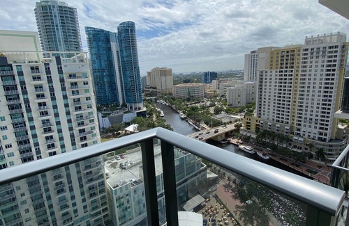 Riverwalk Fort Lauderdale Condo | Beautiful Luxury High Rise 2BR Downtown Amazing Views 9Min Away From Airport !