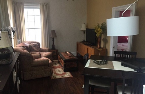 Guelph Villa | Beautiful mansion located downtown, near hospital, train/bus station.