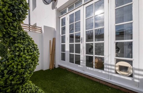 Rottingdean Cottage | Beautiful Mews Cottage | 6 min walk to Rottingdean Beach