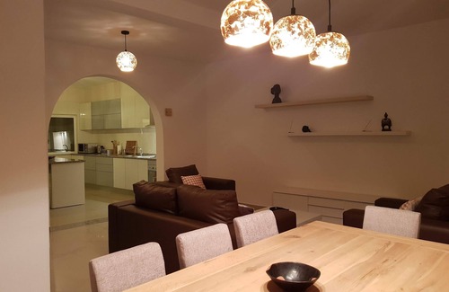 Praia Apartment | Beautiful & Modern 3 bedroom apartment. Home Away From Home. <3