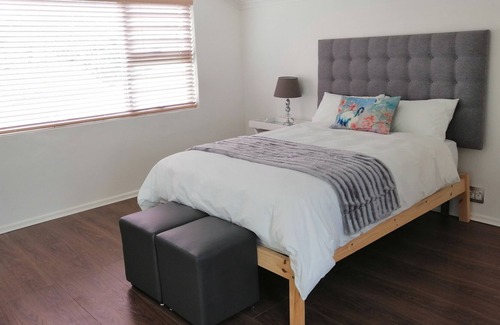 Pinelands House | Beautiful modern house centrally located in Leafy suburb of Cape Town