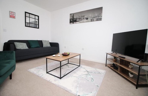 Bon-y-maen Apartment | Beautiful modern house with free parking and fast WiFi next to Swansea Stadium and Morfa Park Shopping Centre hosted by Our Home Short Stays