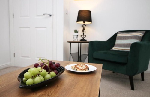 Bon-y-maen Apartment | Beautiful modern house with free parking and fast WiFi next to Swansea Stadium and Morfa Park Shopping Centre hosted by Our Home Short Stays