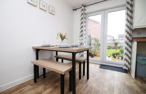 Bon-y-maen Apartment | Beautiful modern house with free parking and fast WiFi next to Swansea Stadium and Morfa Park Shopping Centre hosted by Our Home Short Stays