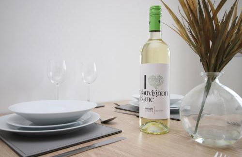 Bon-y-maen Apartment | Beautiful modern house with free parking and fast WiFi next to Swansea Stadium and Morfa Park Shopping Centre hosted by Our Home Short Stays